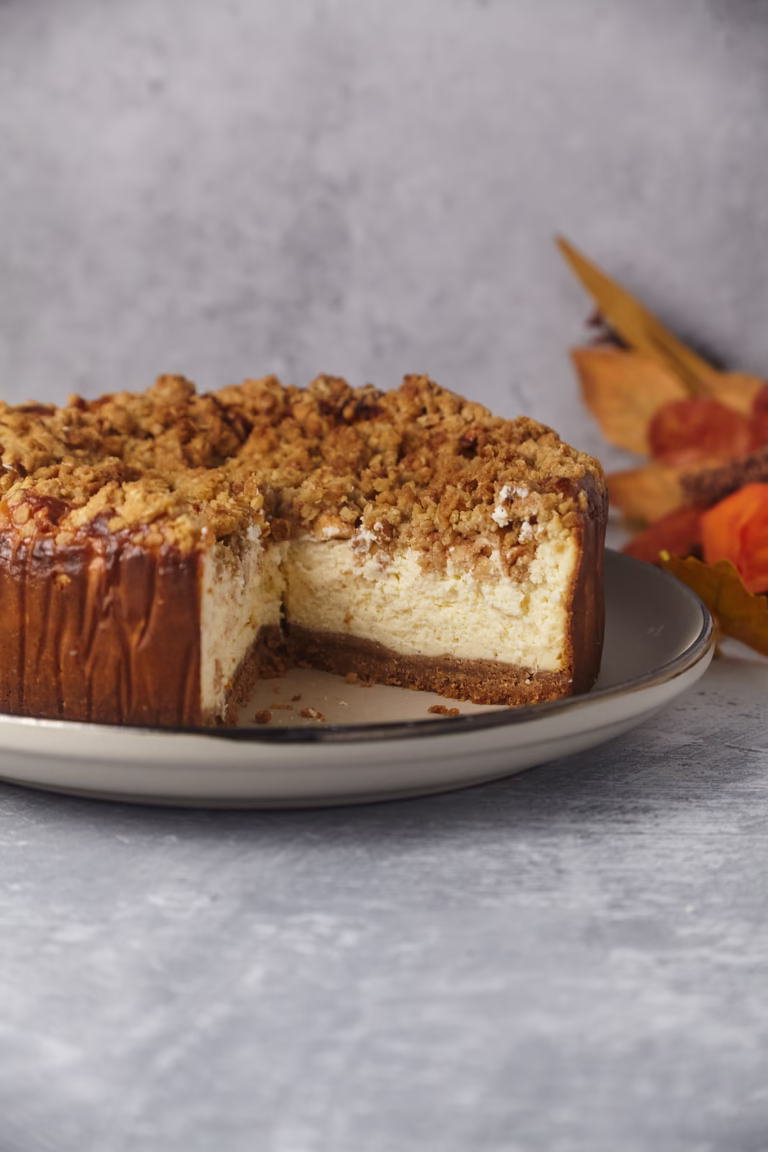 Apple Crumble Cheesecake